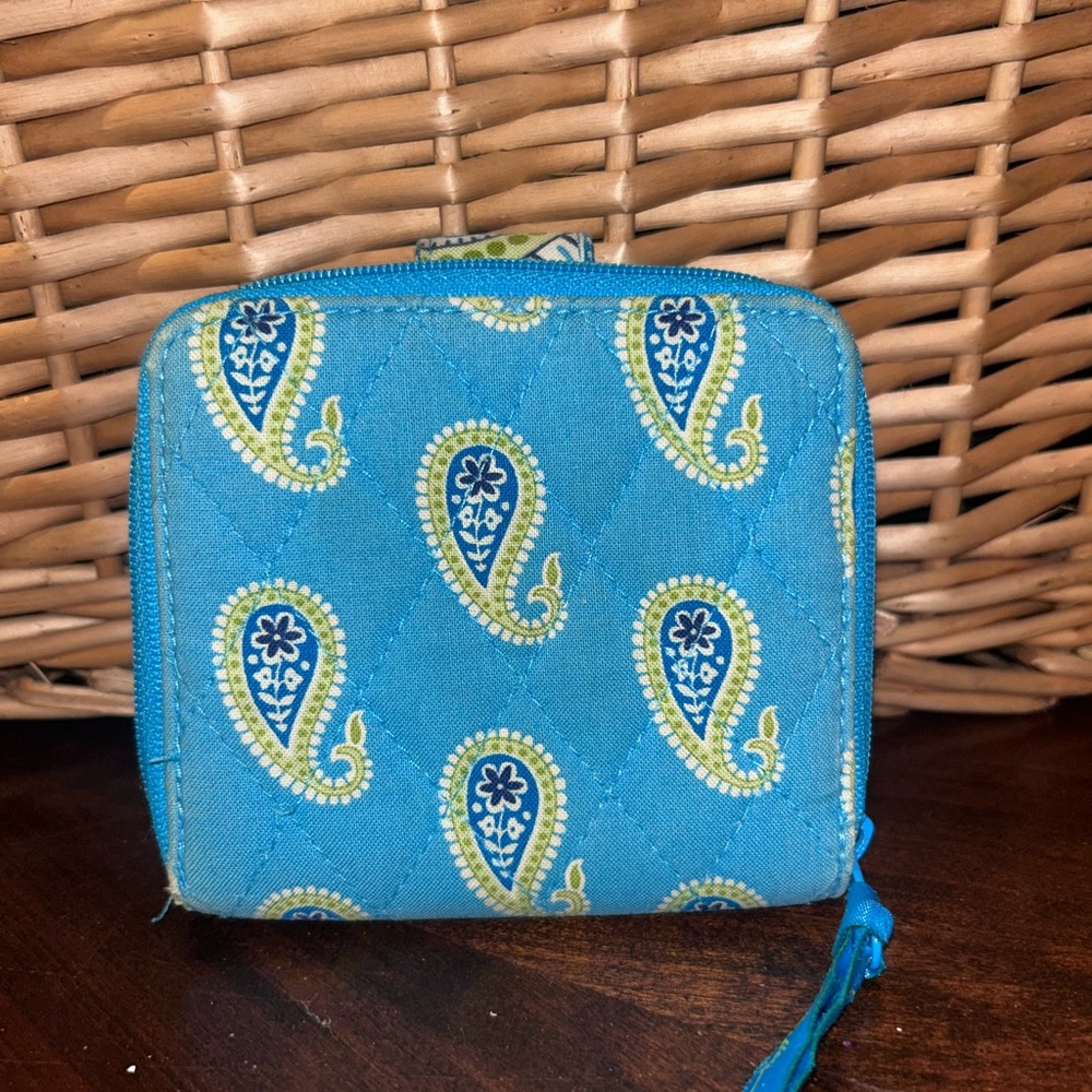 ★ Vera Bradley Blue Paisley Quilted Wallet Wristlet Organizer - Picture 2 of 10
